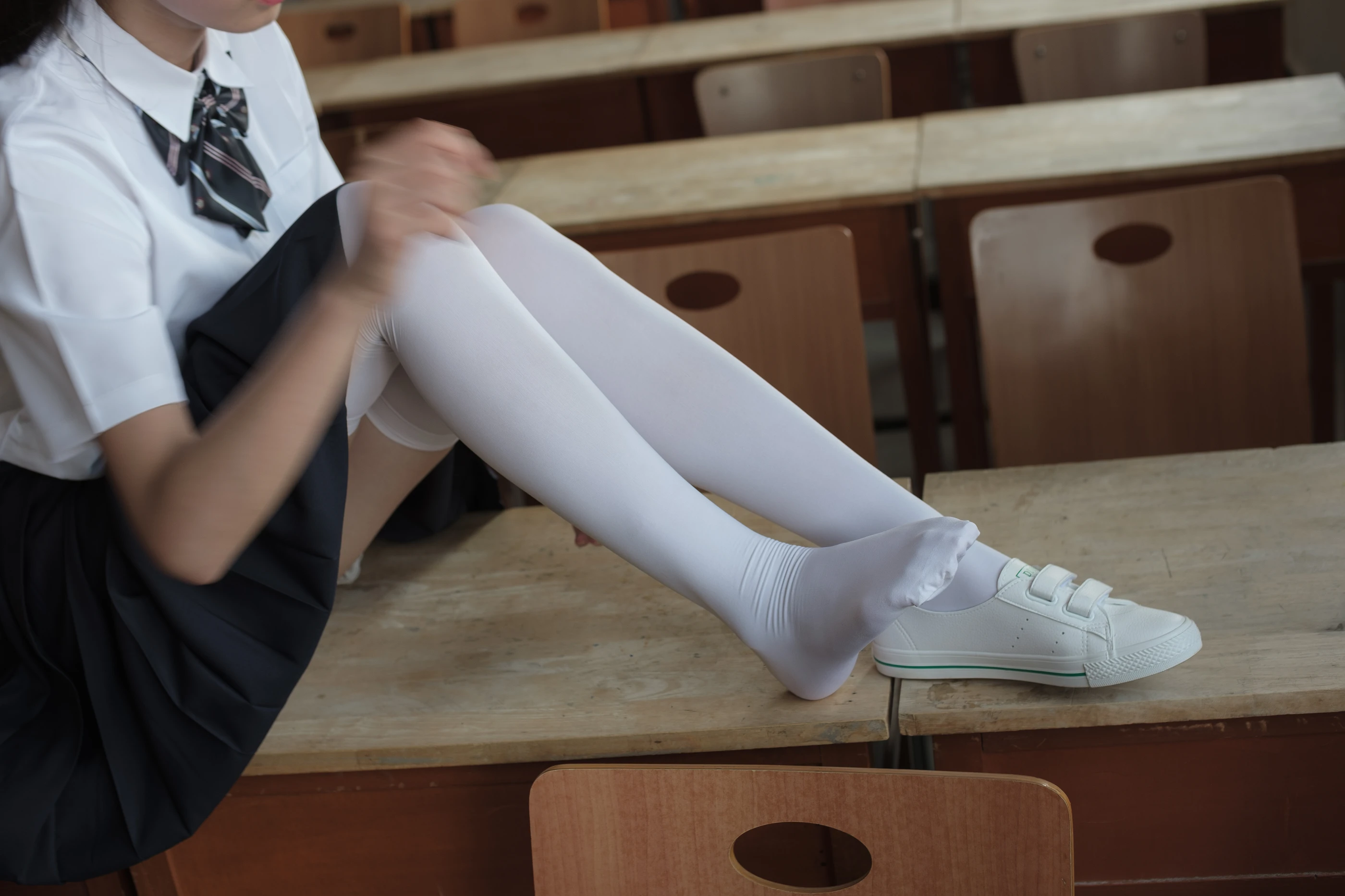 森萝财团 [BETA-022] 教室里的JK白丝少女 [66P]插图6